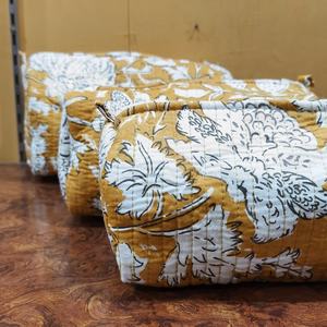 Juego de 3 Bolsas de Maquillaje Rectangulares Grandes para Mujer, Diseño Acolchado, Cierre de Cremallera Ecológico de Algodón, Resistentes al Agua - Product Image 6