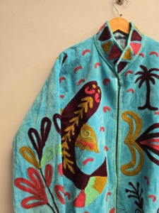 Veste Suzani en velours aquatique de qualité supérieure pour femme, broderie multicolore de poissons, manteau ethnique bohème, vêtements d'extérieur de créateur en gros - Product Image 4