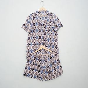 Nouvel ensemble de pyjama décontracté pour femme en coton tricoté de luxe, col en V, imprimé sur le devant, manches courtes, taille élastique avec cordon de serrage - Product Image 6