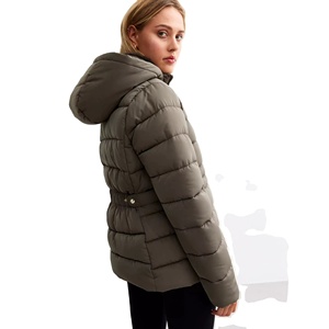 Blouson bomber matelassé brillant pour femme, coupe ajustée, doublure polaire, col amovible, 100 % polyester, personnalisable avec logo, idéal pour l'hiver - Product Image 2