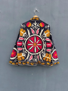 Chaqueta de terciopelo Suzani festiva para mujer, abrigo corto de invierno bordado con relleno de algodón, diseño elegante de bordado - Product Image 3