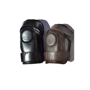 Protège-genoux de type polo conçu pour la protection contre les chocs, offrant un ajustement confortable pour l'entraînement, le jeu et l'utilisation professionnelle en équitation. - Product Image 3