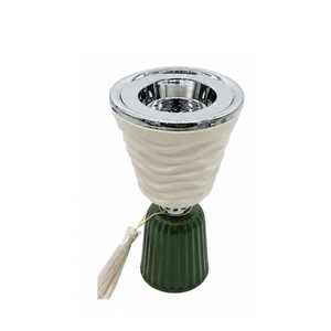 Brûleur d'encens diffuseur d'aromathérapie, base verte, dessus blanc, bordure métallique, pompon décoratif - Product Image 3