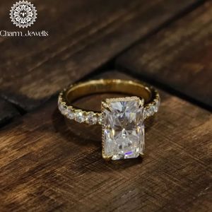 Bague de fiançailles Charm_Jewells en moissanite taille coussin, certifiée IGI, plaquée or 18 carats, sertie à griffes, style classique pour femme, 3 g. - Product Image 2
