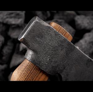 Hache en acier carbone forgée à la main - 16,7 cm - Hache professionnelle pour le bushcraft - Lame avec poignée en cuir - Personnalisable - DIY - ODM - Idéale pour les travaux en extérieur - Cadeaux - Product Image 4