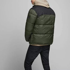 Chaqueta Acolchada Negra Unisex de Talla Grande con Cuello Redondo y Camuflaje Personalizado, con Logotipo Frontal Impermeable y Resistente al Viento de Alta Calidad - Product Image 2