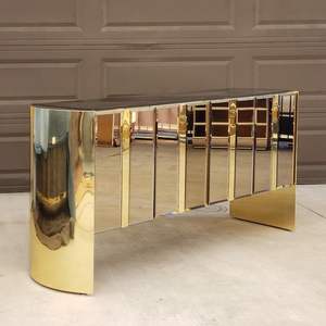 Gamme de meubles de luxe faits à la main en laiton, édition Couronne, pour une décoration intérieure noble et grandiose - Product Image 1