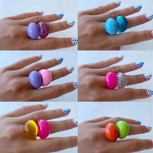 Anillo de Resina Hecho a Mano para Mujer, Joyería Artística Única de Resina con Acabado Brillante, Anillo Moderno, Anillo Ligero de Moda - Product Image 4