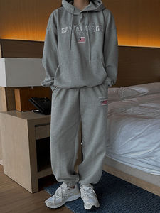 Sweat-shirts surdimensionnés personnalisés de haute qualité 100 % coton peigné, style streetwear, impression EMB, coupe ample, avec poches, pour couples - Product Image 4