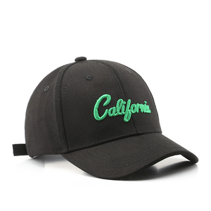 Service ODM 2026 : Casquette de baseball blanche 6 panneaux la plus demandée, imperméable, avec broderie personnalisée du logo en lettres rouges, ajustable par fermeture à pression - Product Image 4