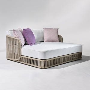 Chaise longue d'extérieur moderne avec structure en teck et coussins en éponge, écologique, pour usage en villa - Product Image 2