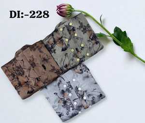 Robe abaya musulmane élégante pour tous les jours, avec boutons fantaisie, design plissé, coupe droite, motif floral, et foulard islamique dupatta importé. - Product Image 6