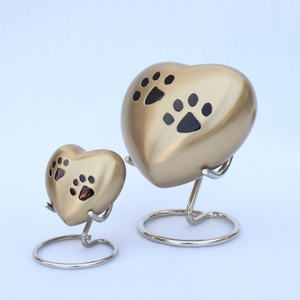 Urna de Cremación de Latón Hecha a Mano de Alta Calidad con Diseño de Huella Grabada para Cenizas de Mascotas, Urna para Cenizas de Mascotas Electrochapada - Product Image 4