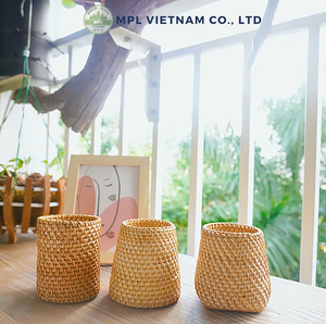 Porte-crayon rond en rotin tissé à la main Organisateur de bureau écologique et porte-papeterie Logo personnalisé pour l'usage scolaire de bureau à domicile - Product Image 2