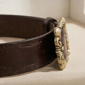 Cinturón de Cuero Genuino de 1.5 Pulgadas con Logotipo Personalizado, Correa con Hebilla de Bloqueo Automático, Producto Personalizable - Product Image 3