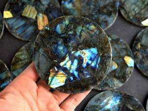 Posavasos Redondos de Labradorita Azul Natural, Posavasos de Piedra Pulida Únicos, Perfectos para Mesas de Café, Elegantes y Duraderos - Product Image 4