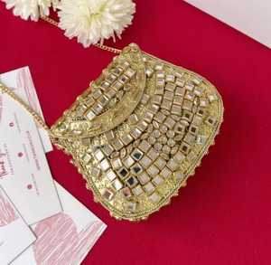 Hermoso Bolso de Hombro con Cuentas Decorativas para Mujer, con Detalles Artísticos y Acabado Refinado para Atuendos Festivos - Product Image 4