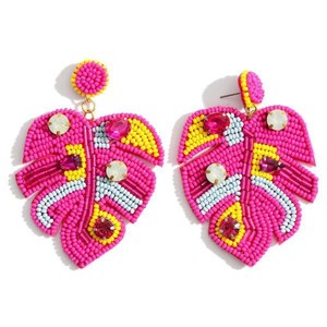 Boucles d'oreilles pendantes en perles de football Gameday, forme pyramide rouge, bijoux décontractés et sportifs pour femmes - Product Image 5