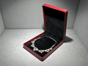 Petite boîte de présentation rectangulaire de style royal pour collier avec double crochet et finition en papier imprimé personnalisé 188x148x50mm - Product Image 4