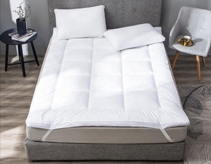 Cubrecolchón Acolchado Blanco Refrescante de Microfibra Sólida 400TC, Lavable, para Uso en Casa y Hotel, para Todas las Estaciones - Product Image 4