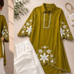 Ensemble Kurta en popeline de coton brodé de fleurs vert olive pour femme avec pantalon blanc pour un usage quotidien décontracté printemps-été - Product Image 3