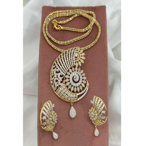 Ensemble de pendentifs en zircon plaqué or bicolore de qualité supérieure Royal CZ avec chaîne pour collection de tenues de soirée pour femmes - Product Image 2