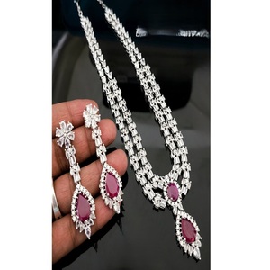 Ensemble collier et boucles d'oreilles en cristal plaqué argent sans défaut avec pierres en rubis taille poire, bijoux de mariage classiques pour femmes - Product Image 1