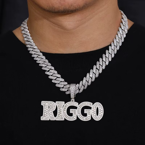 Collares con Colgante de Letra Personalizada en Plata de Ley 925 Chapada en Oro con Diamantes Moissanite de Corte Baguette para Hombre, Estilo Hip Hop - Product Image 1