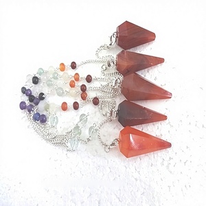 Pendolo in Cristallo di Corniola Rossa Naturale, Quarzo Sfaccettato, Agata, con Catena 7 Chakra, Stile Amore, Artigianato in Pietra Semipreziosa, Gujarat - Product Image 1