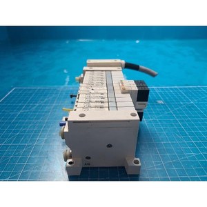 Ensemble de distributeur de soupapes solénoïdes SMC VVQ1000-10A-1, plaque d'obturateur de distributeur, utilisée telle qu'elle est, pièces d'équipement semi-conducteur Legacy - Product Image 1