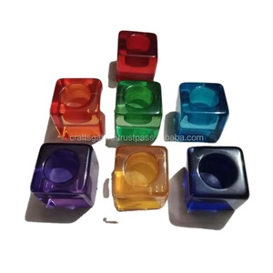 Porte-bougie en résine cubique de style religieux fait à la main et coloré pour une décoration unique de la maison ou d'un événement - Product Image 3