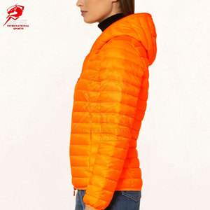 Chaquetas térmicas personalizadas con logotipo para mujer, para clima frío, casuales, con capucha, cierre completo, gruesas y aisladas. - Product Image 5