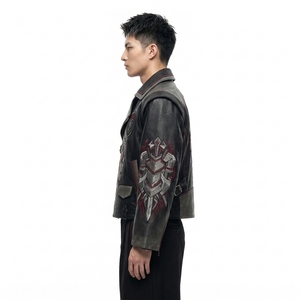 Blouson moto en cuir noir pour homme avec motif de bouclier brodé et accents rouges, col rabattable, fermeture éclair - Product Image 4