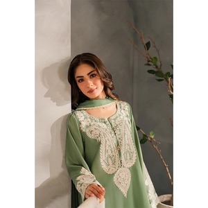 Mirana - Traje de Verano de 3 Piezas con Bordado en el Pecho - Product Image 2