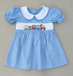 Robe de fête décontractée pour enfants, coupe trapèze, en coton 100%, longueur genou, col rond, manches classiques, motif gingham bleu, avec traîne smockée à la main - Product Image 1