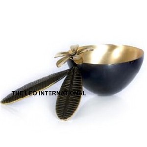 Cuenco Decorativo Japonés Chapado en Oro, Diseño de Hojas Metálicas en Acero Inoxidable y Latón, Cuenco Fundido a Mano - Product Image 1