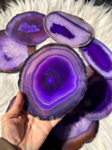 Venta al por mayor de RAIS AGATE, rodajas de ágata natural decorativa tallada con efecto de sombra, posavasos redondos morados para decoración del hogar - Product Image 3