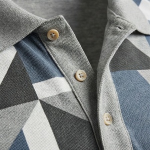Vente en gros de polos pour hommes sur mesure avec logo imprimé, nouveau design, couleur unie, tissu tricoté, fabriqué au Pakistan - Product Image 4