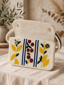 Bolso de Hombro con Solapa y Cuentas Artísticas Únicas, Hecho a Mano, Diseño Decorativo Colorido para Fiestas y Uso Diario - Product Image 4