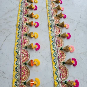 Toran Bandhanwar décoratif traditionnel fait main avec pompons pour les fêtes, les mariages et la décoration d'entrée de maison - Product Image 6