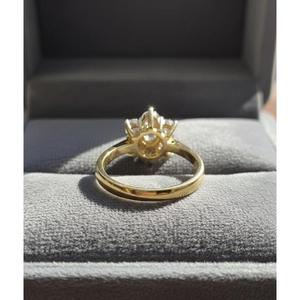 Anillo de Oro Amarillo Macizo con Diamantes de Corte Redondo en Racimo Floral, Engaste de Puntas, Diseño Floral Sencillo de Estrella, Banda Lisa, Hecho a Mano, para Compromiso - Product Image 3