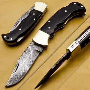 Couteau utilitaire pliant artisanal en acier Damas OEM avec manche composite noir, embouts en acier et design compact pour la poche - Product Image 1