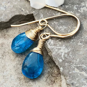 Pendientes Colgantes de Briolette de Calcedonia Azul Vintage Hechos a Mano con Alambre de Latón al por Mayor - Product Image 3