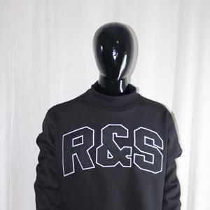 Sweat-shirt à col montant R&S BLACK 100% NOIR avec broderie appliquée, col large, URBAN PRODUCTIONS - Product Image 2