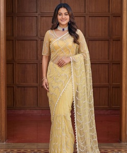 Sari indien traditionnel ethnique de créateur pour mariage, avec broderie en résille lourde et travail de sequins, pour femme, coupe tendance - Product Image 1