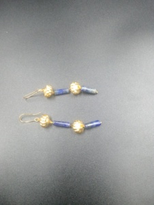 Boucles d'oreilles créoles minimalistes plaquées or avec perles, couleur bleu fantaisie taille brillant, pour femme, à porter au quotidien, cadeau de fête, bijou charmant - Product Image 2