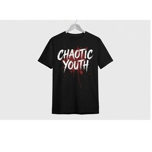 Camiseta negra de manga corta con cuello redondo para hombre, con estampado gráfico de letras juveniles caóticas en la parte delantera, proveedor de Bangladesh. - Product Image 1