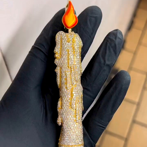 Colgante de vela en llamas con diamante de moissanita VVS, llama de esmalte 3D con efecto de fusión y microincrustaciones, dije temático - Product Image 3