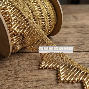 Encaje Trenzado Zig-Zag Dorado Premium con Borlas de Perlas Vibrantes y Flecos de Cuentas Grandes para Diseños de Lehnga y Vestidos de Lujo - Product Image 1