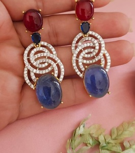 Boucles d'oreilles pendantes élégantes en moissanite plaquée or de qualité supérieure pour femme, idéales pour les soirées et les fêtes, collection mode. - Product Image 2